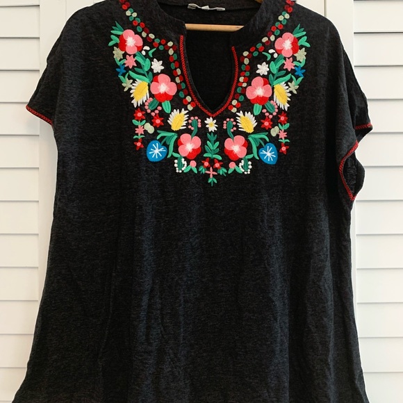 BRAND NEW 💠 NEVER WORN 💠 AMARYLLIS EMBROIDERED TOP - Picture 4 of 5
